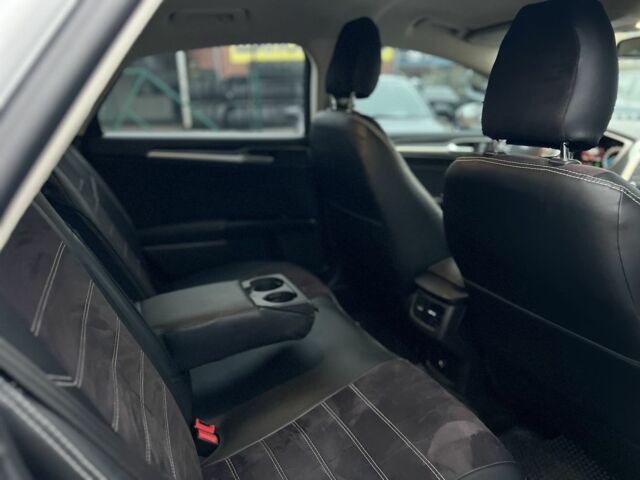 Белый Форд Мондео, объемом двигателя 1.5 л и пробегом 176 тыс. км за 11500 $, фото 7 на Automoto.ua