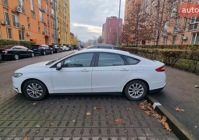 Белый Форд Мондео, объемом двигателя 2 л и пробегом 75 тыс. км за 15000 $, фото 4 на Automoto.ua