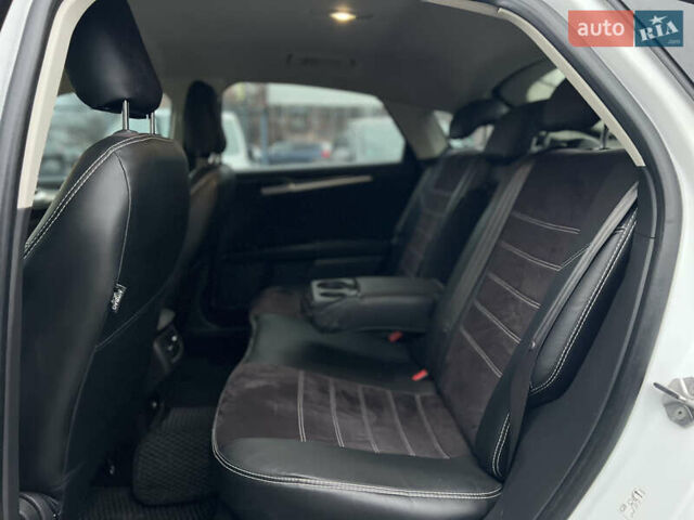 Белый Форд Мондео, объемом двигателя 1.5 л и пробегом 176 тыс. км за 11500 $, фото 10 на Automoto.ua