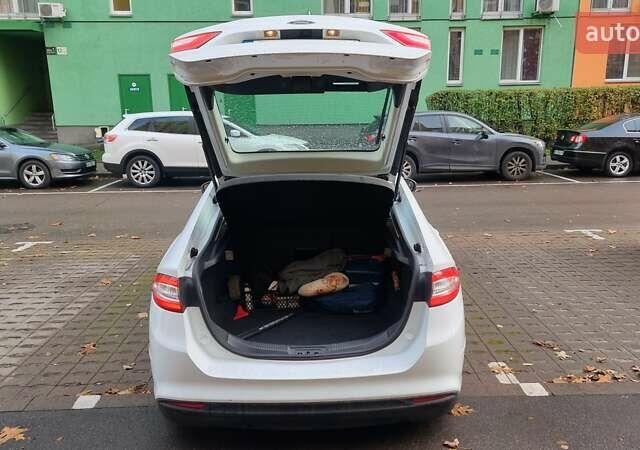 Белый Форд Мондео, объемом двигателя 2 л и пробегом 75 тыс. км за 15000 $, фото 7 на Automoto.ua