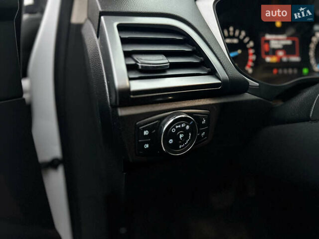 Белый Форд Мондео, объемом двигателя 1.5 л и пробегом 176 тыс. км за 11500 $, фото 13 на Automoto.ua