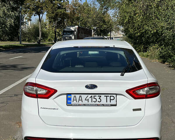 Білий Форд Мондео, об'ємом двигуна 2 л та пробігом 106 тис. км за 15708 $, фото 6 на Automoto.ua