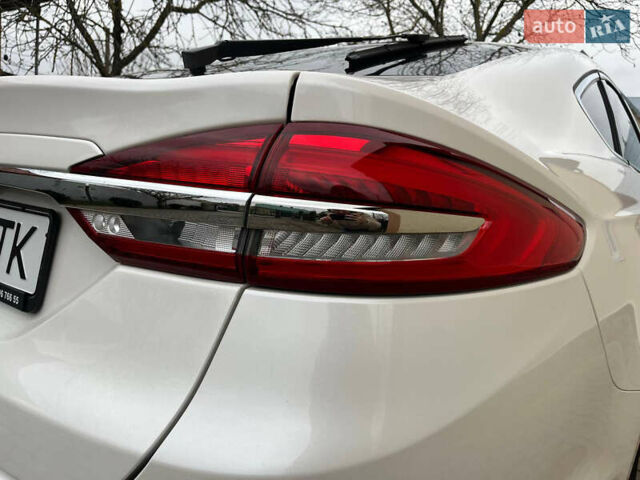 Белый Форд Мондео, объемом двигателя 2 л и пробегом 233 тыс. км за 17100 $, фото 15 на Automoto.ua