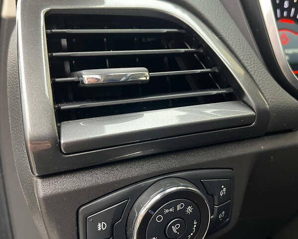 Белый Форд Мондео, объемом двигателя 2 л и пробегом 233 тыс. км за 17100 $, фото 21 на Automoto.ua