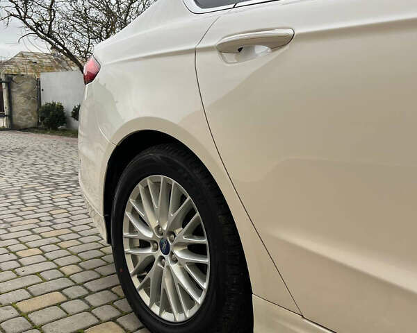 Белый Форд Мондео, объемом двигателя 2 л и пробегом 233 тыс. км за 17100 $, фото 8 на Automoto.ua