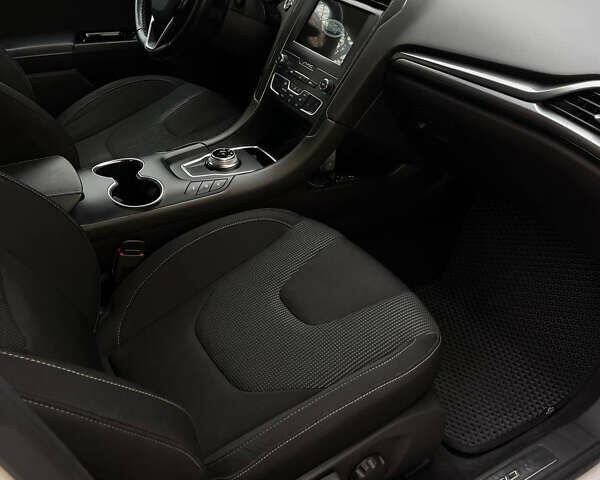 Белый Форд Мондео, объемом двигателя 2 л и пробегом 233 тыс. км за 17100 $, фото 31 на Automoto.ua