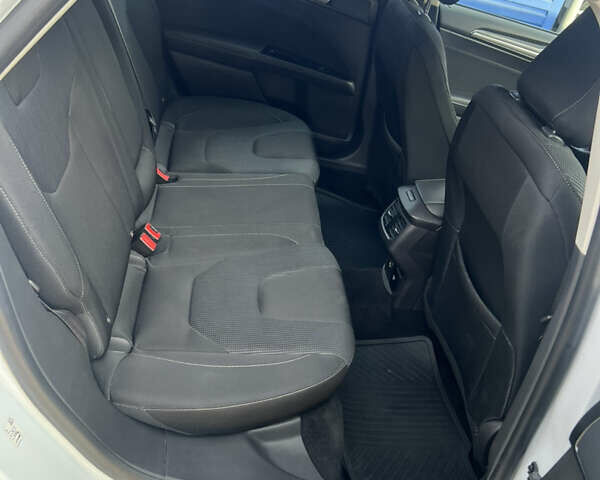 Белый Форд Мондео, объемом двигателя 2 л и пробегом 56 тыс. км за 21500 $, фото 10 на Automoto.ua