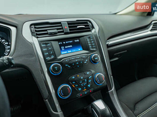 Белый Форд Мондео, объемом двигателя 1.5 л и пробегом 79 тыс. км за 16417 $, фото 13 на Automoto.ua