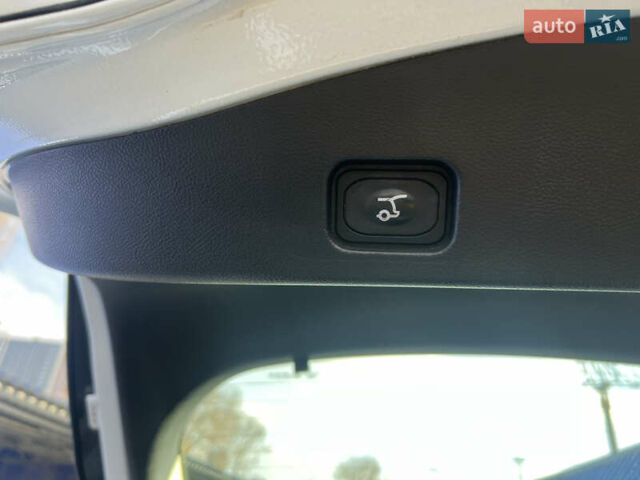 Белый Форд Мондео, объемом двигателя 2 л и пробегом 56 тыс. км за 21500 $, фото 6 на Automoto.ua