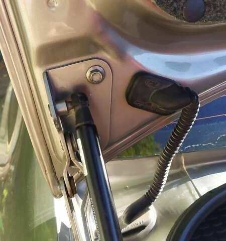 Бежевый Форд Мондео, объемом двигателя 2 л и пробегом 231 тыс. км за 5000 $, фото 9 на Automoto.ua