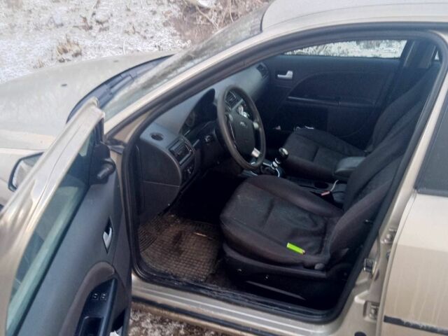 Бежевый Форд Мондео, объемом двигателя 2 л и пробегом 392 тыс. км за 1750 $, фото 6 на Automoto.ua