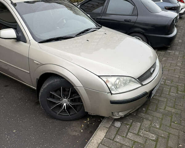 Бежевый Форд Мондео, объемом двигателя 2 л и пробегом 300 тыс. км за 4000 $, фото 5 на Automoto.ua