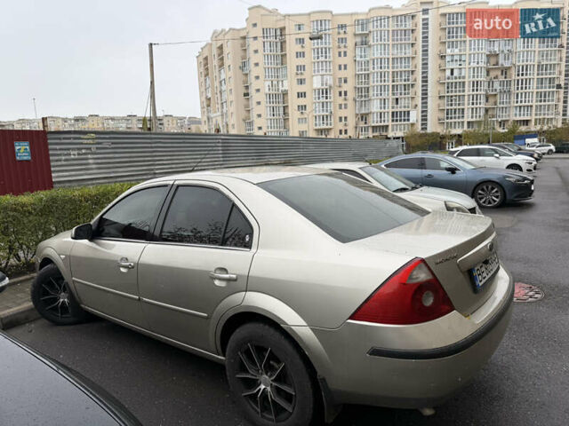 Бежевый Форд Мондео, объемом двигателя 2 л и пробегом 300 тыс. км за 4000 $, фото 3 на Automoto.ua