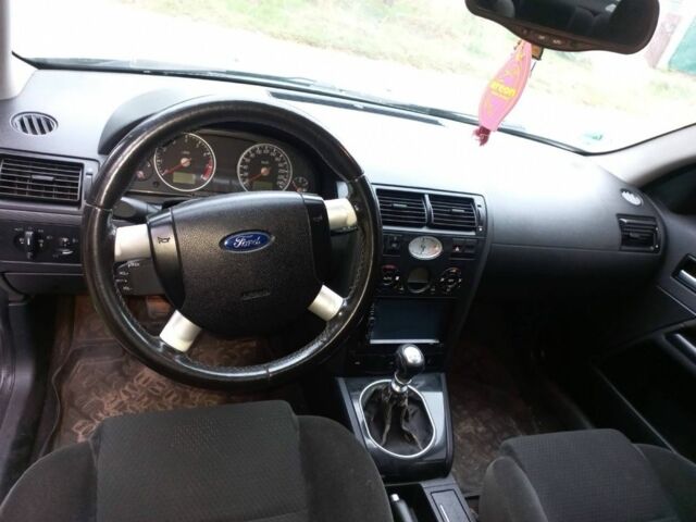 Бежевий Форд Мондео, об'ємом двигуна 2 л та пробігом 248 тис. км за 3700 $, фото 4 на Automoto.ua