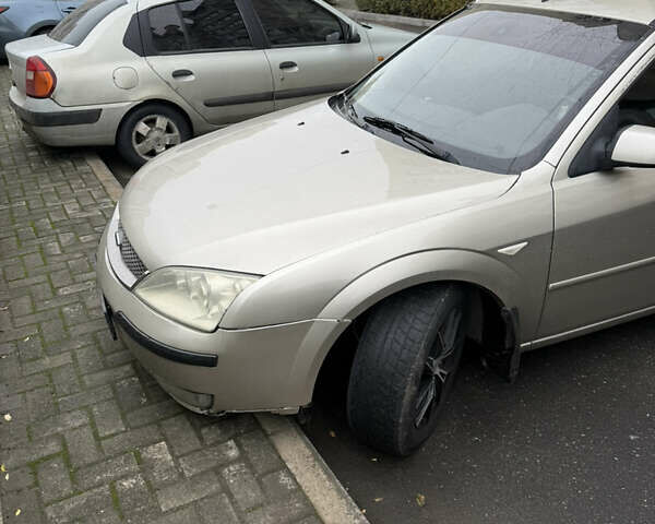 Бежевый Форд Мондео, объемом двигателя 2 л и пробегом 300 тыс. км за 4000 $, фото 4 на Automoto.ua