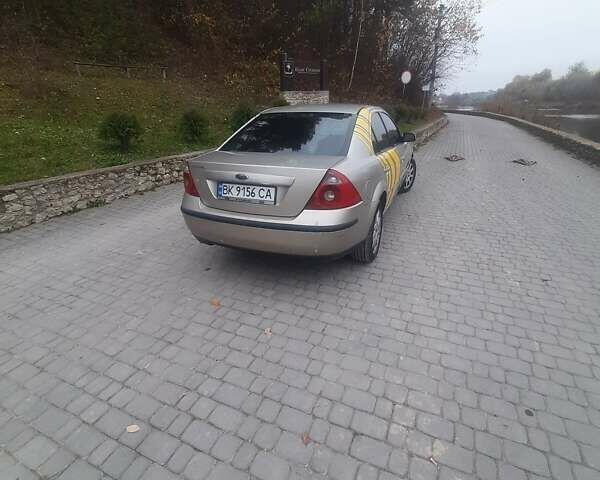 Бежевый Форд Мондео, объемом двигателя 1.8 л и пробегом 300 тыс. км за 2750 $, фото 3 на Automoto.ua