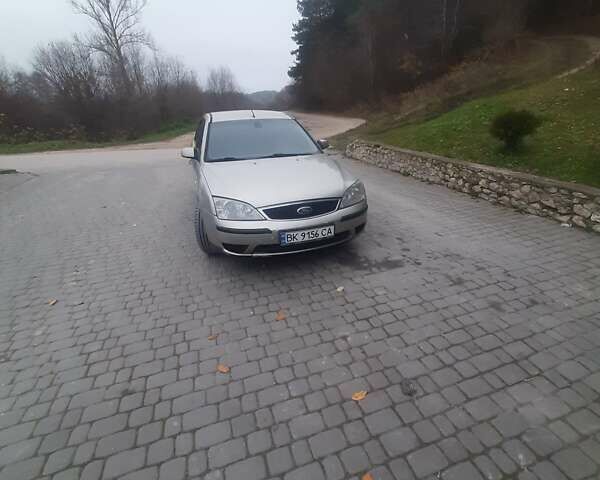 Бежевый Форд Мондео, объемом двигателя 1.8 л и пробегом 300 тыс. км за 2750 $, фото 1 на Automoto.ua