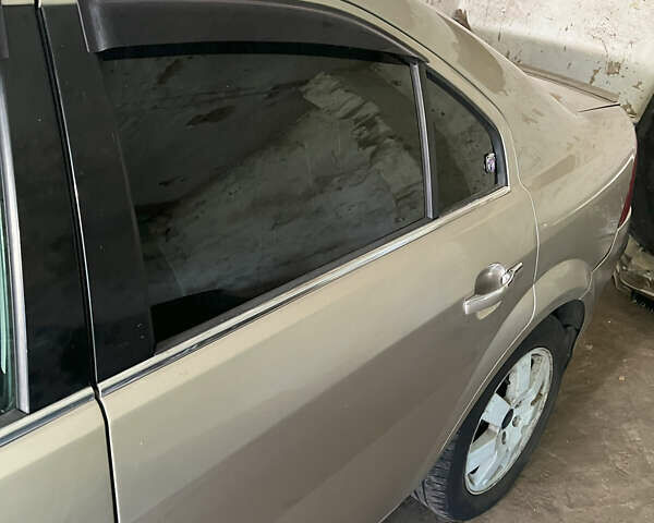 Бежевый Форд Мондео, объемом двигателя 2 л и пробегом 321 тыс. км за 1500 $, фото 7 на Automoto.ua