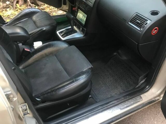 Бежевый Форд Мондео, объемом двигателя 2 л и пробегом 331 тыс. км за 3700 $, фото 6 на Automoto.ua