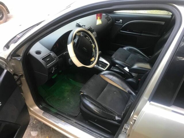 Бежевый Форд Мондео, объемом двигателя 2 л и пробегом 331 тыс. км за 3700 $, фото 3 на Automoto.ua