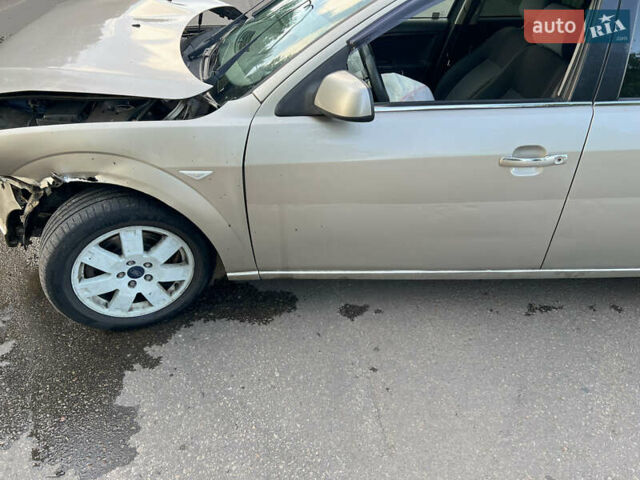 Бежевый Форд Мондео, объемом двигателя 2 л и пробегом 321 тыс. км за 1500 $, фото 1 на Automoto.ua