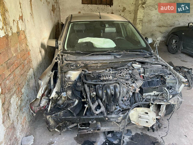 Бежевый Форд Мондео, объемом двигателя 2 л и пробегом 321 тыс. км за 1500 $, фото 2 на Automoto.ua