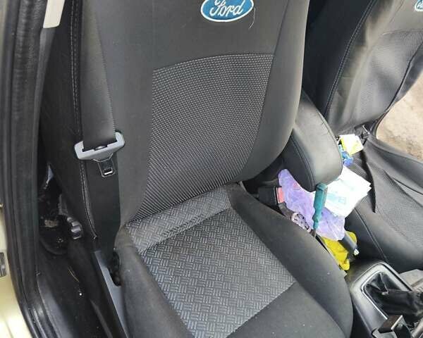 Бежевый Форд Мондео, объемом двигателя 1.8 л и пробегом 272 тыс. км за 3700 $, фото 5 на Automoto.ua