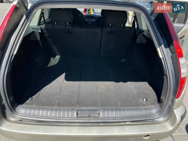 Бежевый Форд Мондео, объемом двигателя 2 л и пробегом 416 тыс. км за 3800 $, фото 4 на Automoto.ua