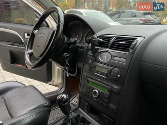 Бежевый Форд Мондео, объемом двигателя 2 л и пробегом 285 тыс. км за 2950 $, фото 19 на Automoto.ua
