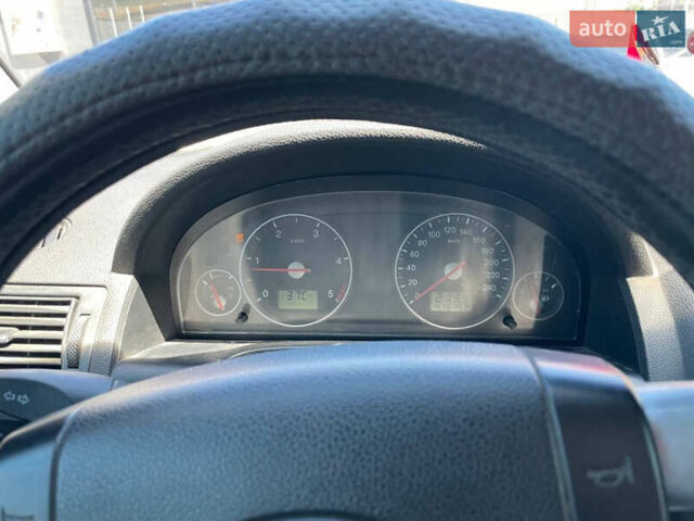 Бежевый Форд Мондео, объемом двигателя 2 л и пробегом 416 тыс. км за 3800 $, фото 2 на Automoto.ua