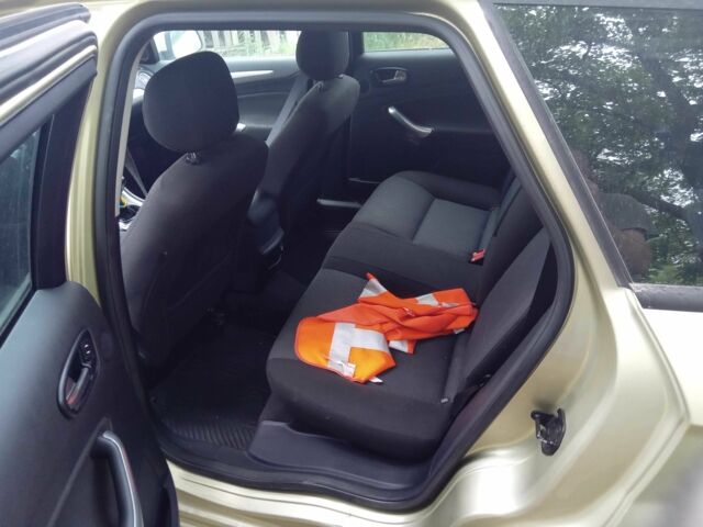 Бежевый Форд Мондео, объемом двигателя 1.8 л и пробегом 328 тыс. км за 3750 $, фото 1 на Automoto.ua