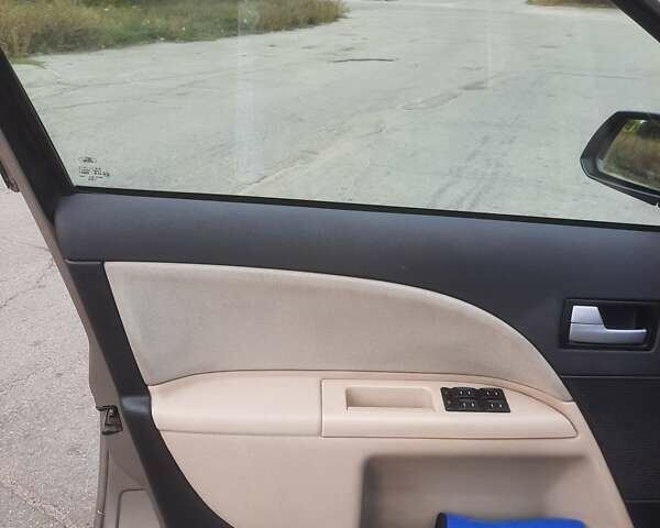 Бежевий Форд Мондео, об'ємом двигуна 2 л та пробігом 278 тис. км за 3500 $, фото 13 на Automoto.ua