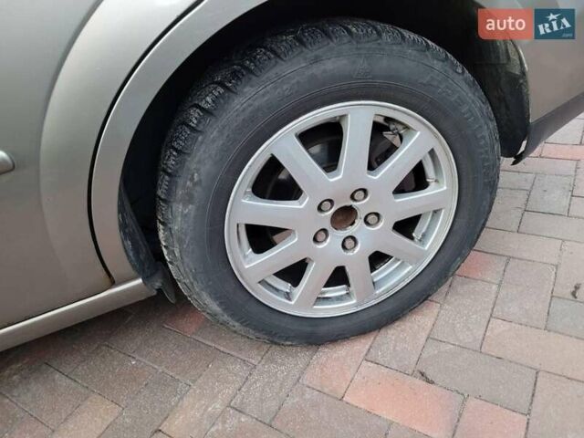 Бежевий Форд Мондео, об'ємом двигуна 2 л та пробігом 301 тис. км за 3250 $, фото 12 на Automoto.ua