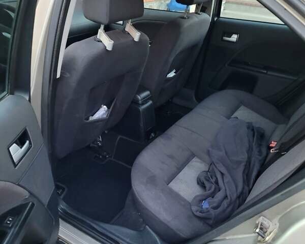 Бежевий Форд Мондео, об'ємом двигуна 2 л та пробігом 301 тис. км за 3250 $, фото 17 на Automoto.ua