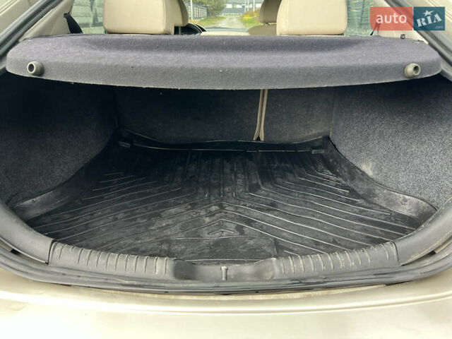 Бежевый Форд Мондео, объемом двигателя 1.8 л и пробегом 244 тыс. км за 3800 $, фото 9 на Automoto.ua