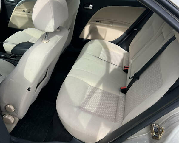 Бежевый Форд Мондео, объемом двигателя 1.8 л и пробегом 244 тыс. км за 3800 $, фото 5 на Automoto.ua