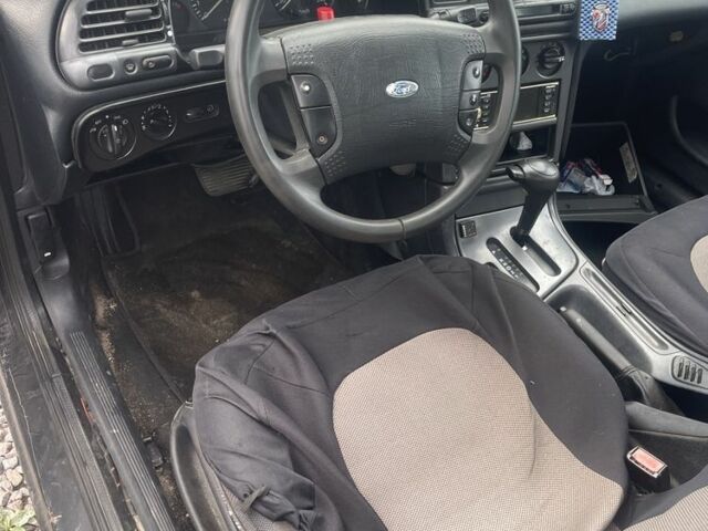 Черный Форд Мондео, объемом двигателя 2 л и пробегом 210 тыс. км за 1300 $, фото 3 на Automoto.ua