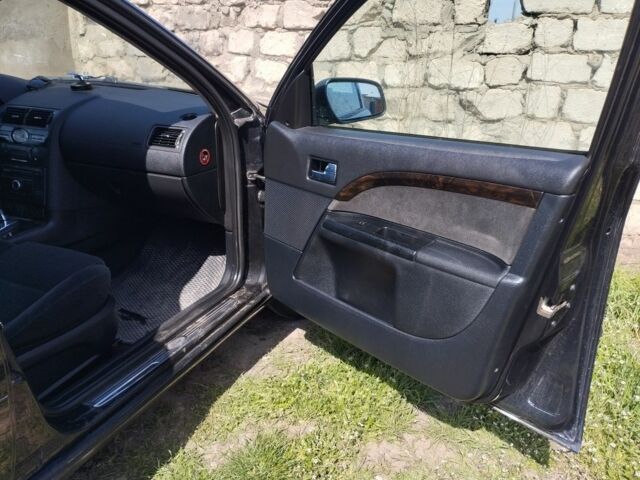 Черный Форд Мондео, объемом двигателя 2 л и пробегом 345 тыс. км за 4200 $, фото 7 на Automoto.ua