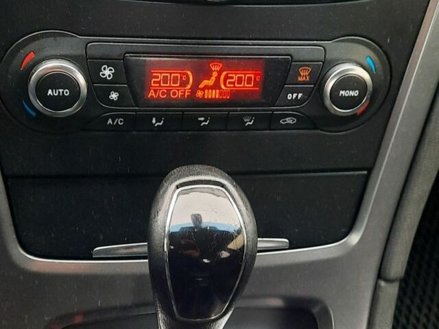 Черный Форд Мондео, объемом двигателя 2 л и пробегом 272 тыс. км за 7500 $, фото 7 на Automoto.ua