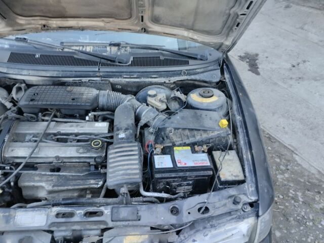 Черный Форд Мондео, объемом двигателя 2 л и пробегом 222 тыс. км за 500 $, фото 4 на Automoto.ua