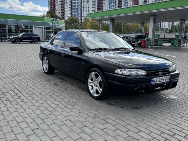 Черный Форд Мондео, объемом двигателя 1.8 л и пробегом 250 тыс. км за 1400 $, фото 3 на Automoto.ua