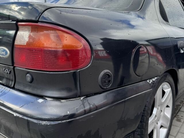 Черный Форд Мондео, объемом двигателя 1.8 л и пробегом 250 тыс. км за 1400 $, фото 6 на Automoto.ua