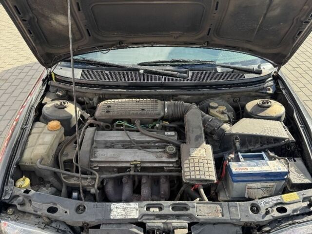 Черный Форд Мондео, объемом двигателя 1.8 л и пробегом 250 тыс. км за 1400 $, фото 7 на Automoto.ua