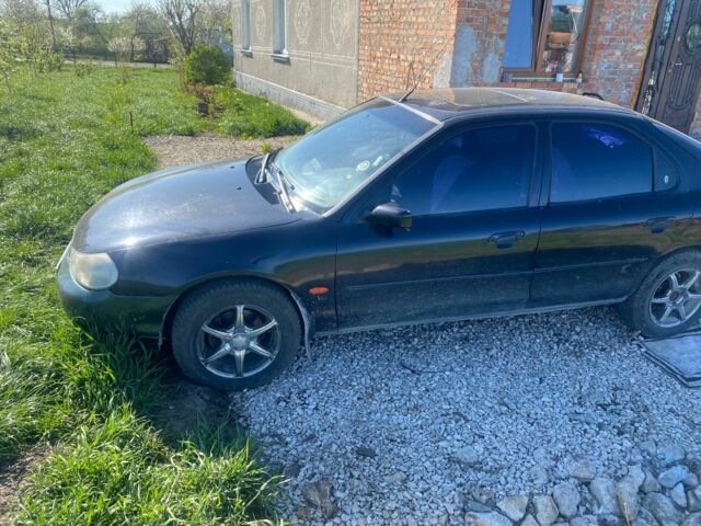 Черный Форд Мондео, объемом двигателя 1.8 л и пробегом 300 тыс. км за 1500 $, фото 1 на Automoto.ua