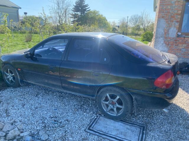 Черный Форд Мондео, объемом двигателя 1.8 л и пробегом 300 тыс. км за 1500 $, фото 2 на Automoto.ua