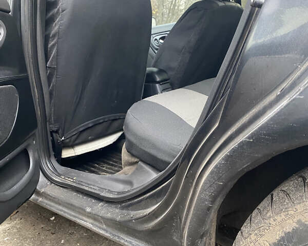 Черный Форд Мондео, объемом двигателя 2 л и пробегом 330 тыс. км за 2650 $, фото 11 на Automoto.ua