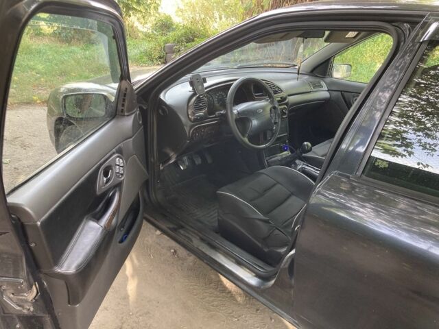 Черный Форд Мондео, объемом двигателя 2 л и пробегом 235 тыс. км за 2300 $, фото 4 на Automoto.ua