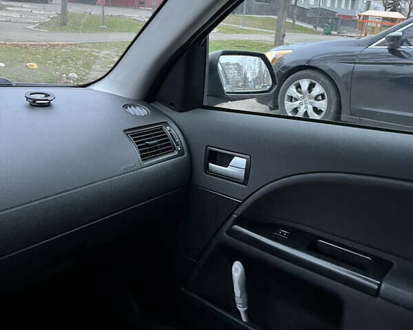 Чорний Форд Мондео, об'ємом двигуна 1.8 л та пробігом 319 тис. км за 2500 $, фото 14 на Automoto.ua