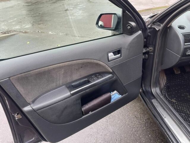 Черный Форд Мондео, объемом двигателя 2 л и пробегом 185 тыс. км за 2150 $, фото 6 на Automoto.ua