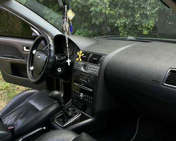 Черный Форд Мондео, объемом двигателя 2 л и пробегом 360 тыс. км за 2700 $, фото 3 на Automoto.ua